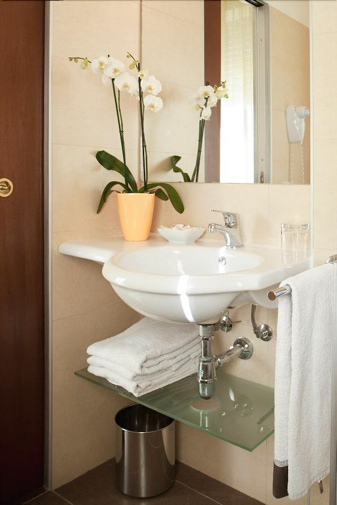 Hotel Metropol ペザロ エクステリア 写真