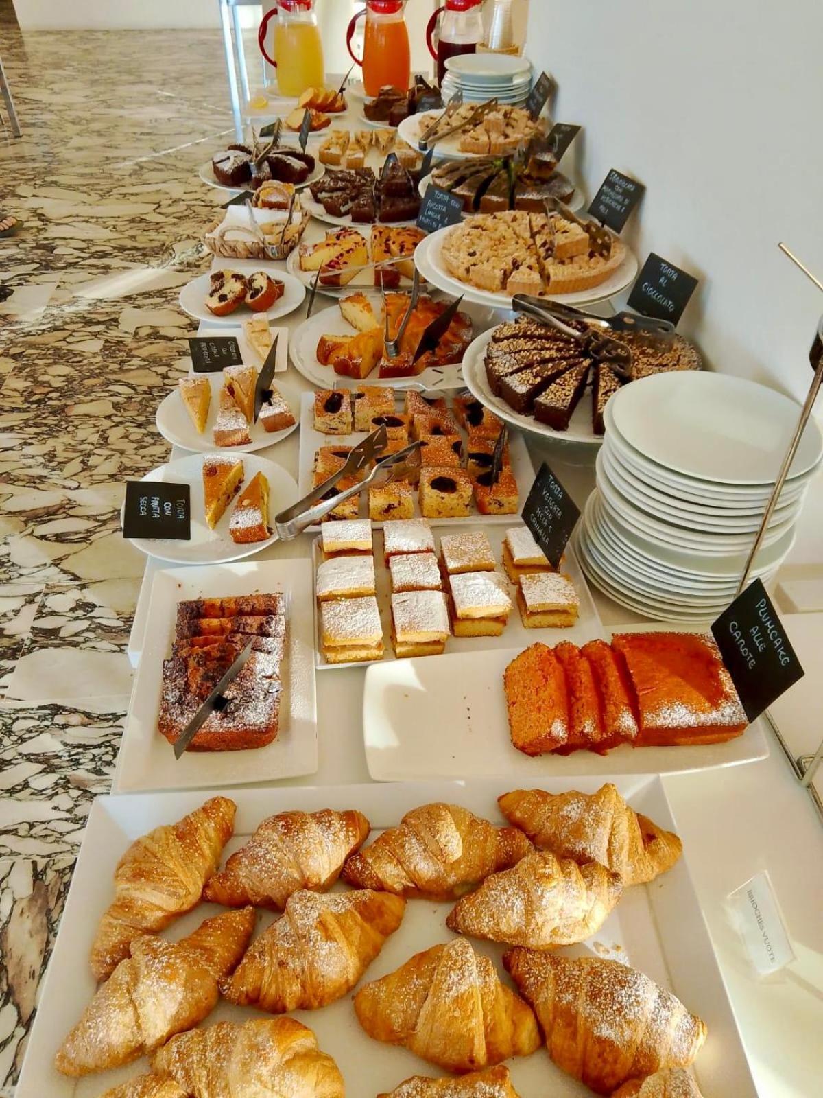 Hotel Metropol ペザロ エクステリア 写真