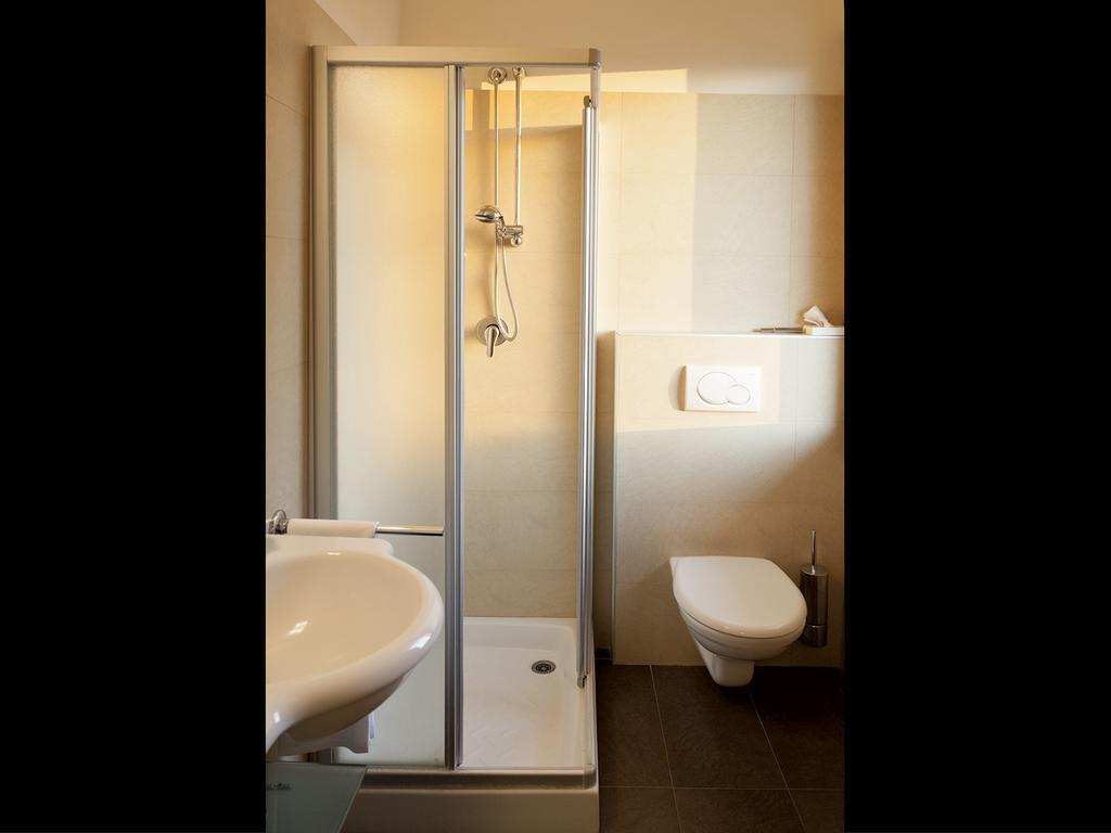 Hotel Metropol ペザロ エクステリア 写真
